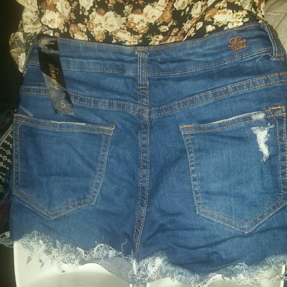 Shorts - Picture 3 of 3